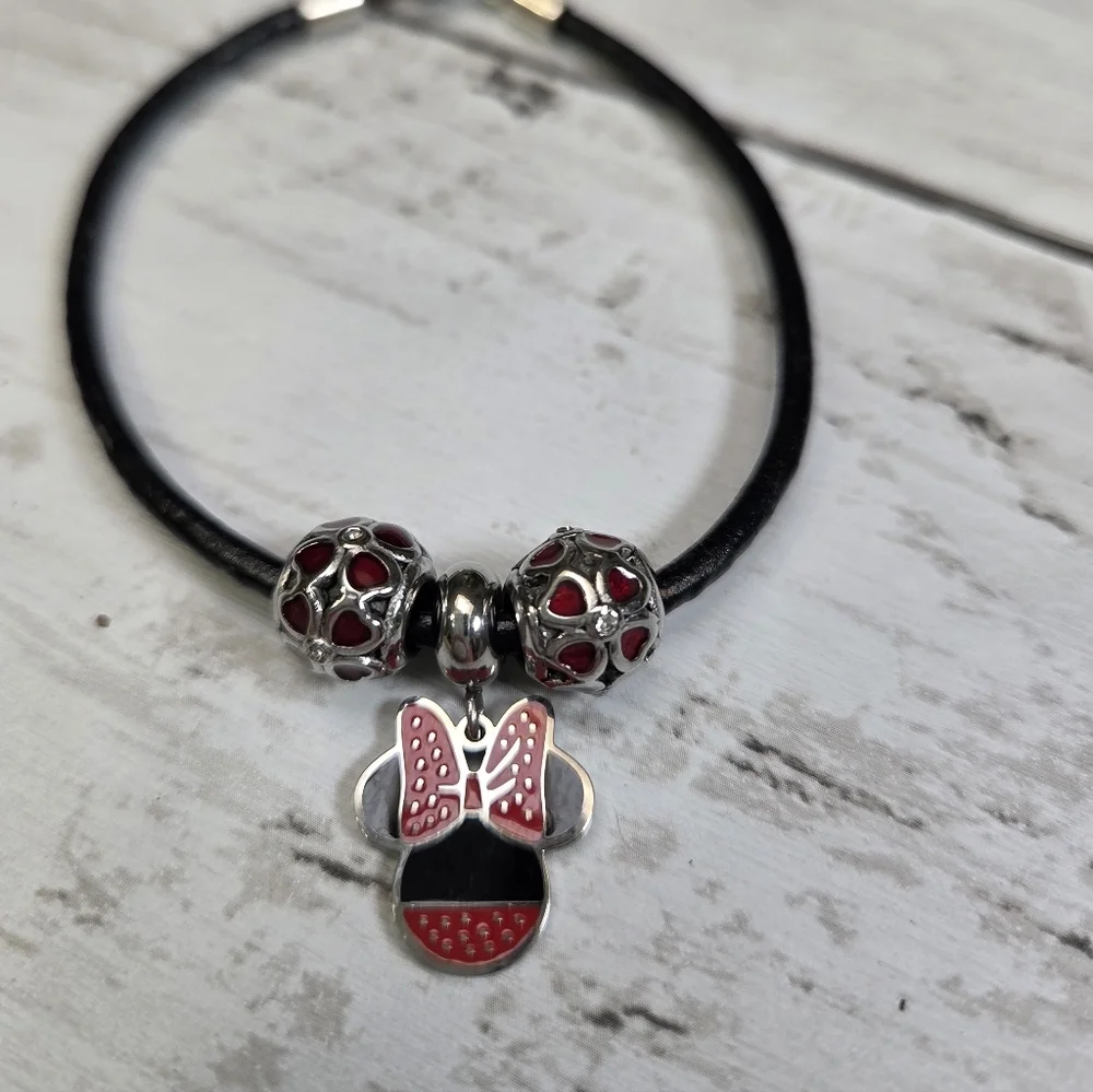 Black and Red Bow Charm Bracelet
